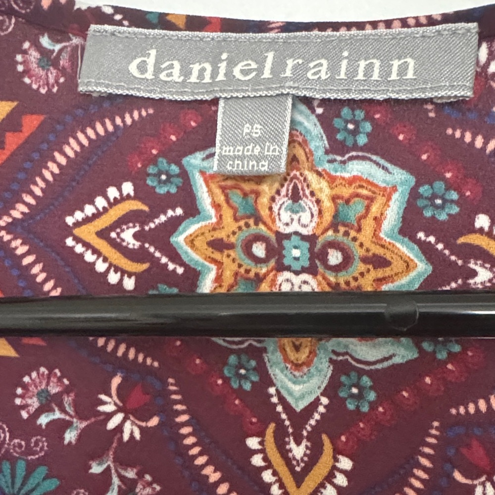 Daniel Rainn Women's Burgundy Patterned Blouse - Picture 2 of 6